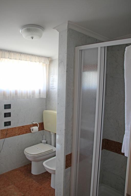 Park Hotel Villa Leon D'Oro Noventa di Piave Bagian luar foto