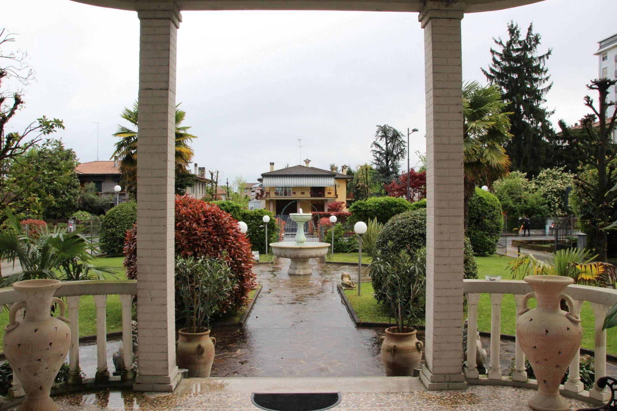 Park Hotel Villa Leon D'Oro Noventa di Piave Bagian luar foto